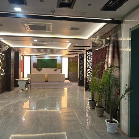 אגרה Hotel Mayur Palace מראה חיצוני תמונה