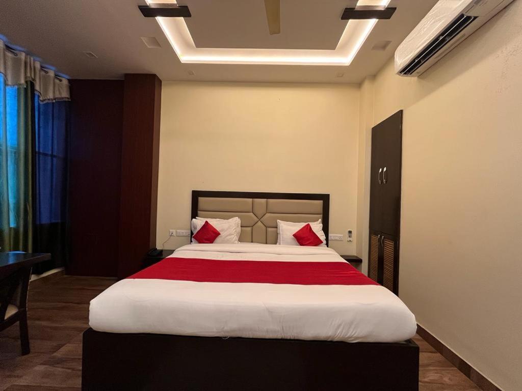 אגרה Hotel Mayur Palace מראה חיצוני תמונה