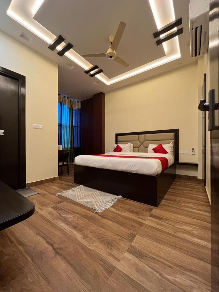 אגרה Hotel Mayur Palace מראה חיצוני תמונה